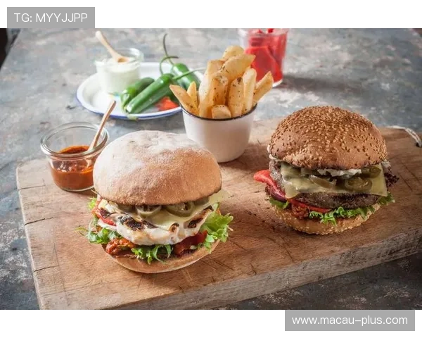 澳门巴黎人购物中心美食攻略，品味多国美食与特色甜点满足你的味蕾享受